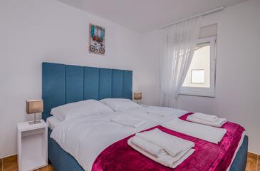 Family-friendly apartments with swimming pool Županje, Krk - 27847