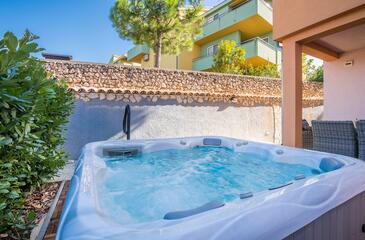 Apartmaji z jacuzzijem Županje, Krk - 27848 Adriatic.hr