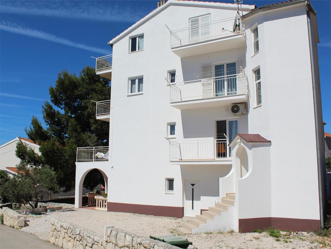 Apartments with WiFi Primošten - 27865