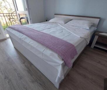 Čtyřpokojový apartmán Primošten (A-27869-a)