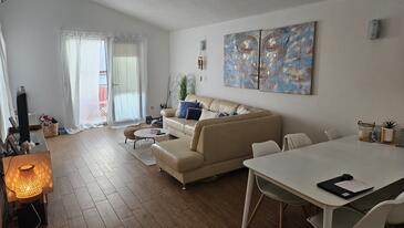 Apartmani s parkingom Primošten - 27875