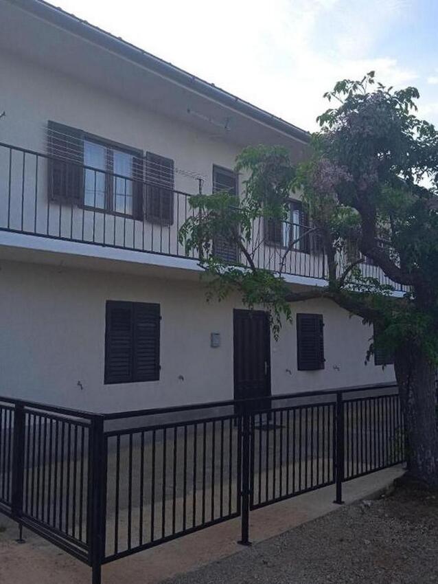 Apartmani s parkingom Prizna (Senj) - 27894