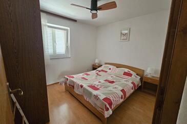Apartamentos con parking Jezera, Murter - 27903