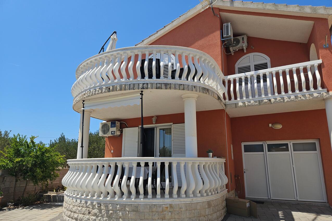 Apartamentos con parking Jezera, Murter - 27903
