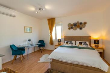 Apartmány a pokoje s parkovištěm Split - 27910