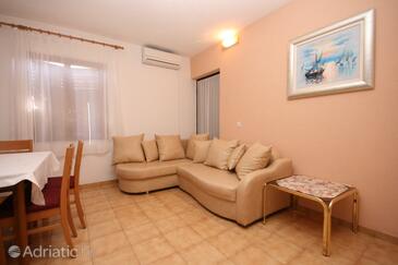 Ferienwohnungen mit Parkplatz Rastici, Ciovo - 2794