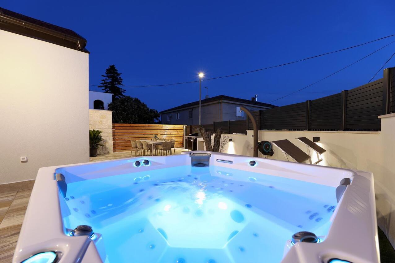 Дом для семьи с джакузи Пакоштане - Pakoštane, Биоград - Biograd - 27949