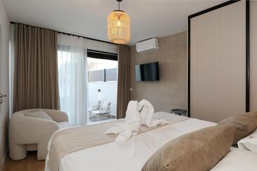 Дом для семьи с джакузи Пакоштане - Pakoštane, Биоград - Biograd - 27949
