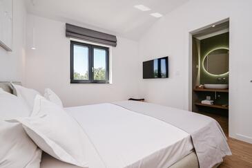 Дом для семьи с бассейном Добринж - Dobrinj, Крк - Krk - 27950