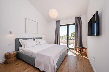 Дом для семьи с бассейном Добринж - Dobrinj, Крк - Krk - 27950