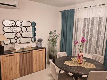 Sommerhus med parkering Maslenica, Novigrad - 27978 Adriatic.hr
