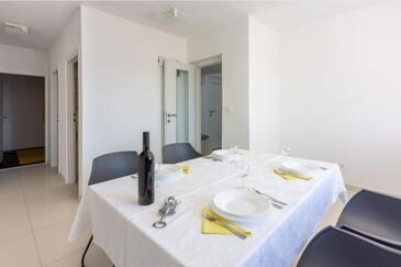 Apartmanok családok részére medencével Dramalj, Crikvenica - 27983