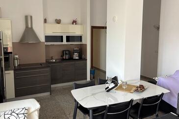 Ferienwohnungen mit Pool für Familien Solaris, Sibenik - 27992