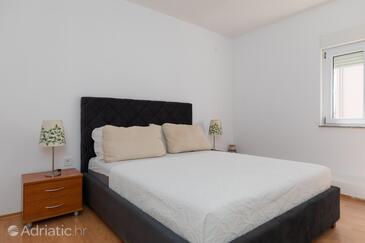 Apartments with swimming pool Stanići, Omiš - 2800