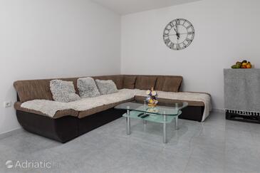 Apartments with swimming pool Stanići, Omiš - 2800