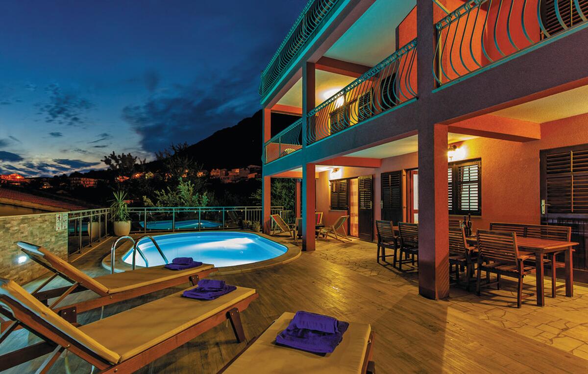 Apartments with swimming pools Stanići, Omiš - 2800