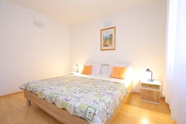 Dvosobni apartman Rogoznica (A-28008-a)