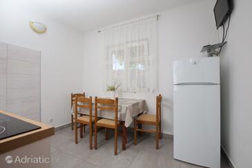 Apartmány pri mori Rogoznica - 28008