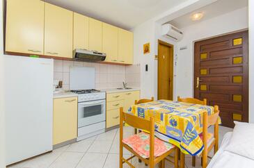 Apartamentos junto al mar Pisak, Omis - 2802