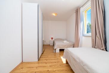 Lejlighedens parkeringsplads Belej, Cres - 28068