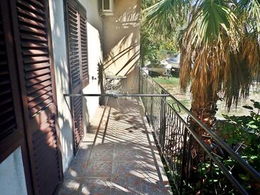 Apartments with parking space Seline, Paklenica - 28075