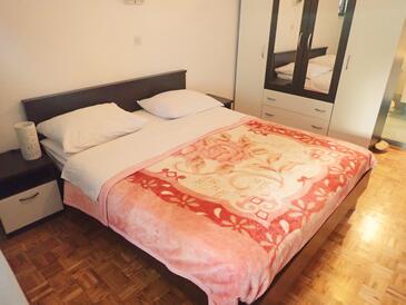 Apartments with parking space Seline, Paklenica - 28075