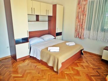 Apartments with parking space Seline, Paklenica - 28075