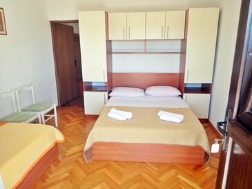 Apartments with parking space Seline, Paklenica - 28075