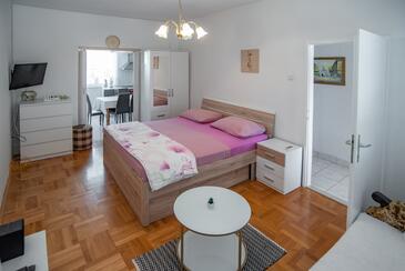 Apartments by the sea Sumpetar, Omiš - 2808