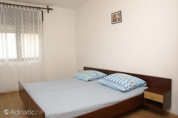 Apartments by the sea Orij, Omiš - 2810