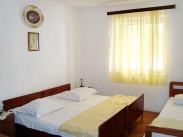 Apartmani uz more Mali Rat, Omiš - 2811