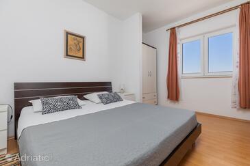 Apartments with parking space Duće, Omiš - 2812