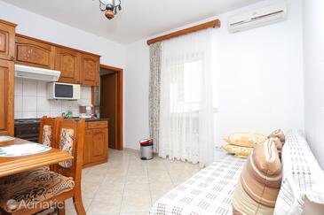 Ferienwohnungen mit Parkplatz Stanici, Omis - 2818