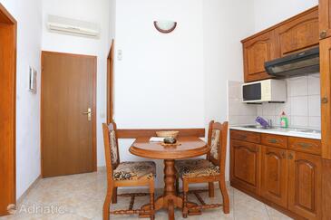 Ferienwohnungen mit Parkplatz Stanici, Omis - 2818