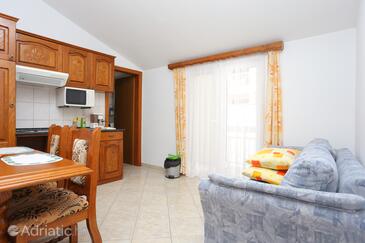 Leiligheter med parkering Stanici, Omis - 2818
