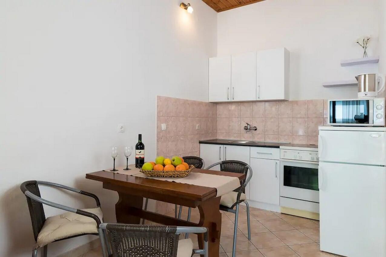 Appartamenti con parcheggio Stanici, Almissa - Omiš - 2819