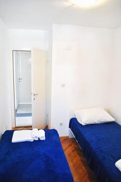 Apartments by the sea Omiš - 2822