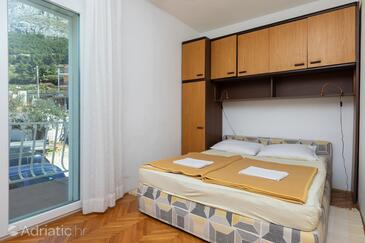 Ferienwohnungen am Meer Nemira, Omis - 2828