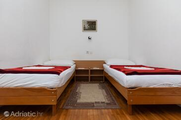 Apartmani uz more Nemira, Omiš - 2828