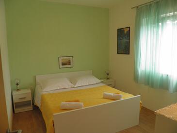 Apartmanok parkolóhellyel Mirca, Brac - 2838