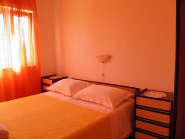 Apartmanok parkolóhellyel Mirca, Brac - 2838