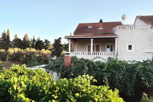 Appartements avec parking Mirca, Brac - 2838