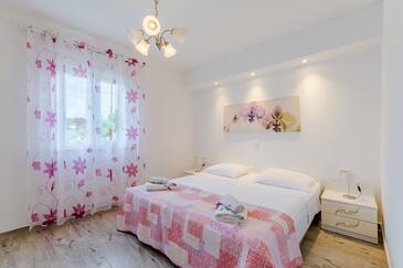 Apartments with parking space Sutivan, Brač - 2842