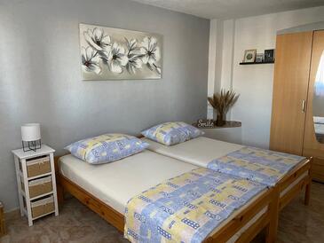 Apartmanok parkolóhellyel Sutivan, Brac - 2846
