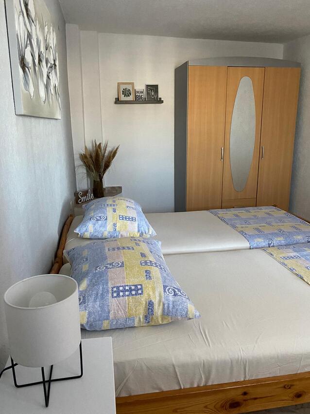 A-2846-a - Private accommodation - Apartments with a parking space Sutivan, Brač