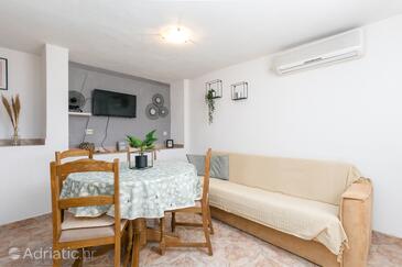 Leiligheter med parkering Sutivan, Brac - 2846