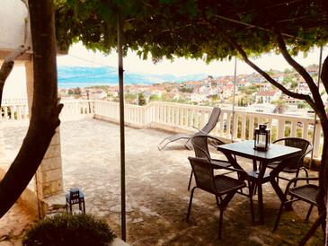 Apartmanok parkolóhellyel Sutivan, Brac - 2846