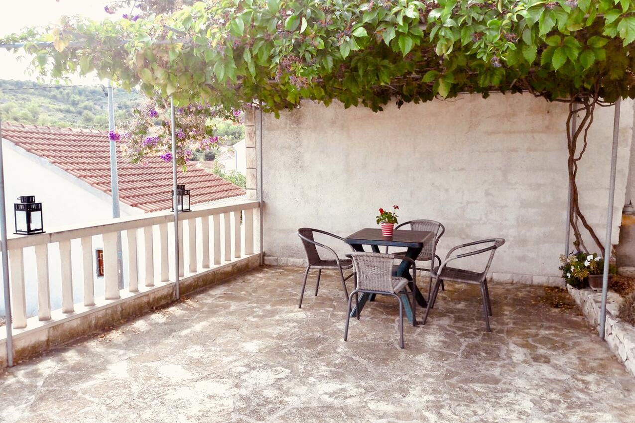A-2846-a - Private accommodation - Apartments with a parking space Sutivan, Brač