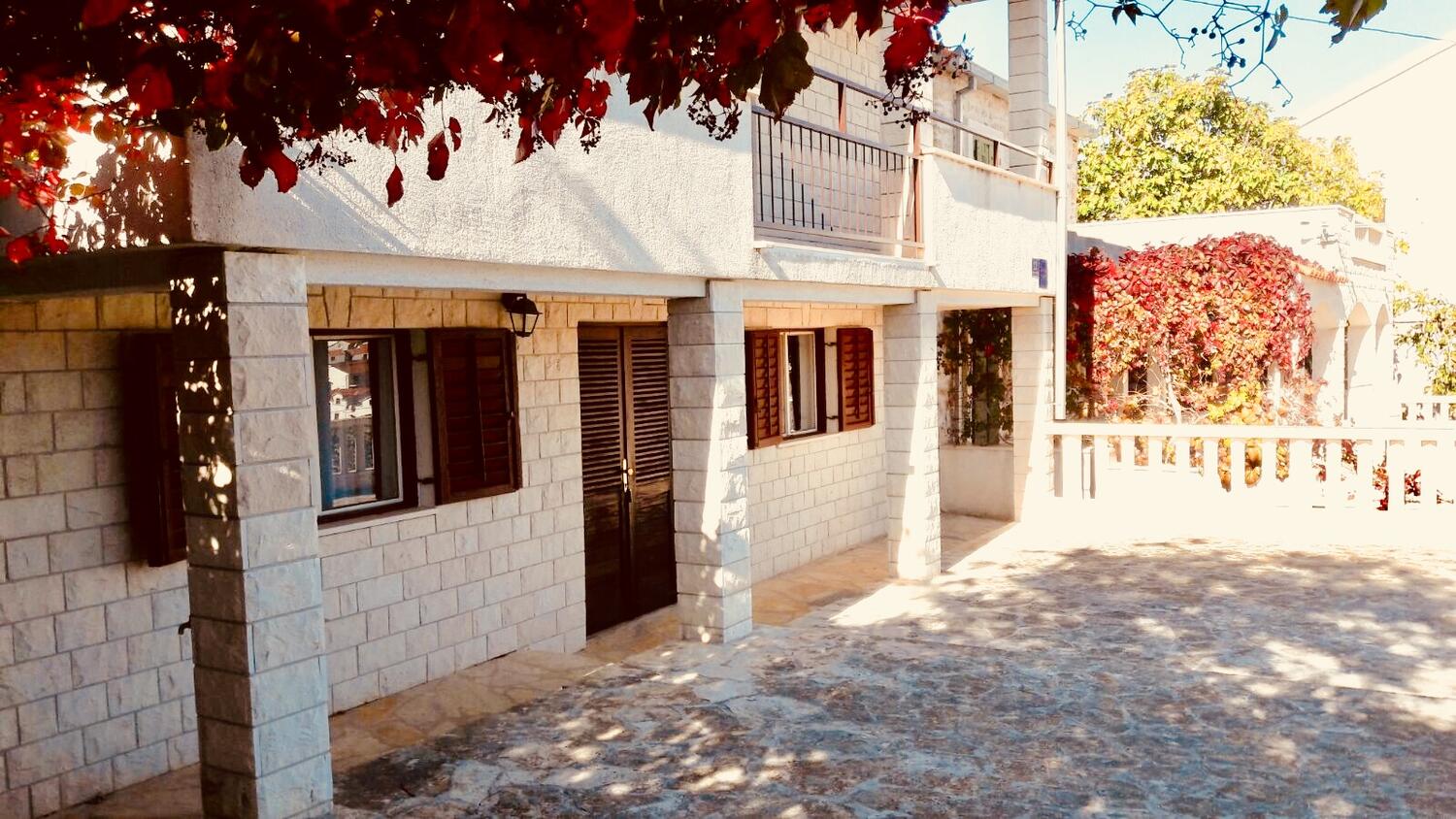 A-2846-a - Private accommodation - Apartments with a parking space Sutivan, Brač
