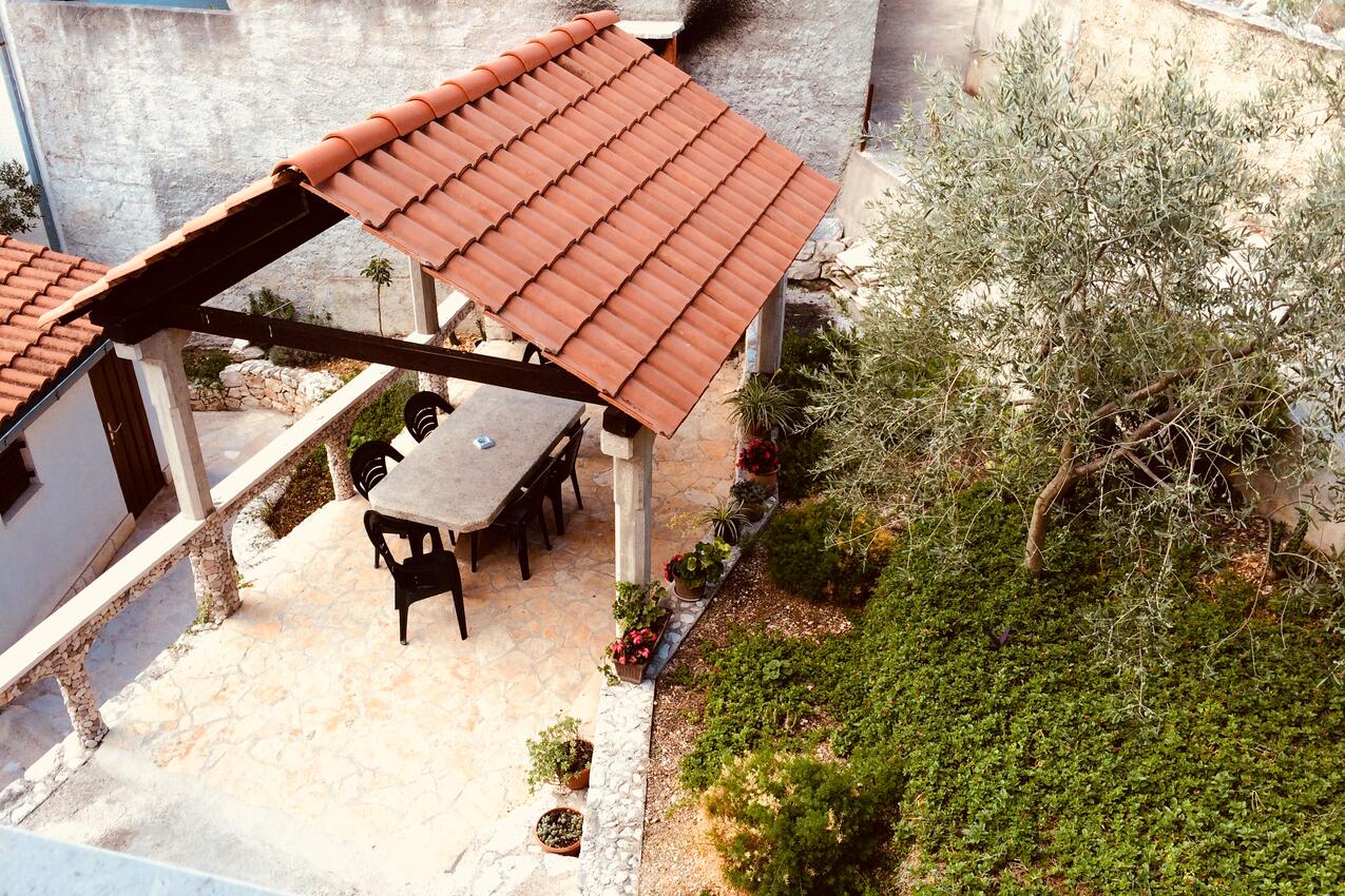 Courtyard - Apartments with a parking space Sutivan, Brač